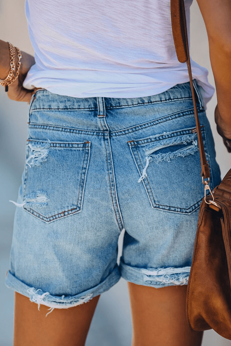 Short Déchiré en Jean Femme – Ligne Épurée