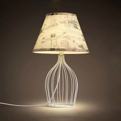 Lampe de Table Chic en Metal avec Abat Jour Conique