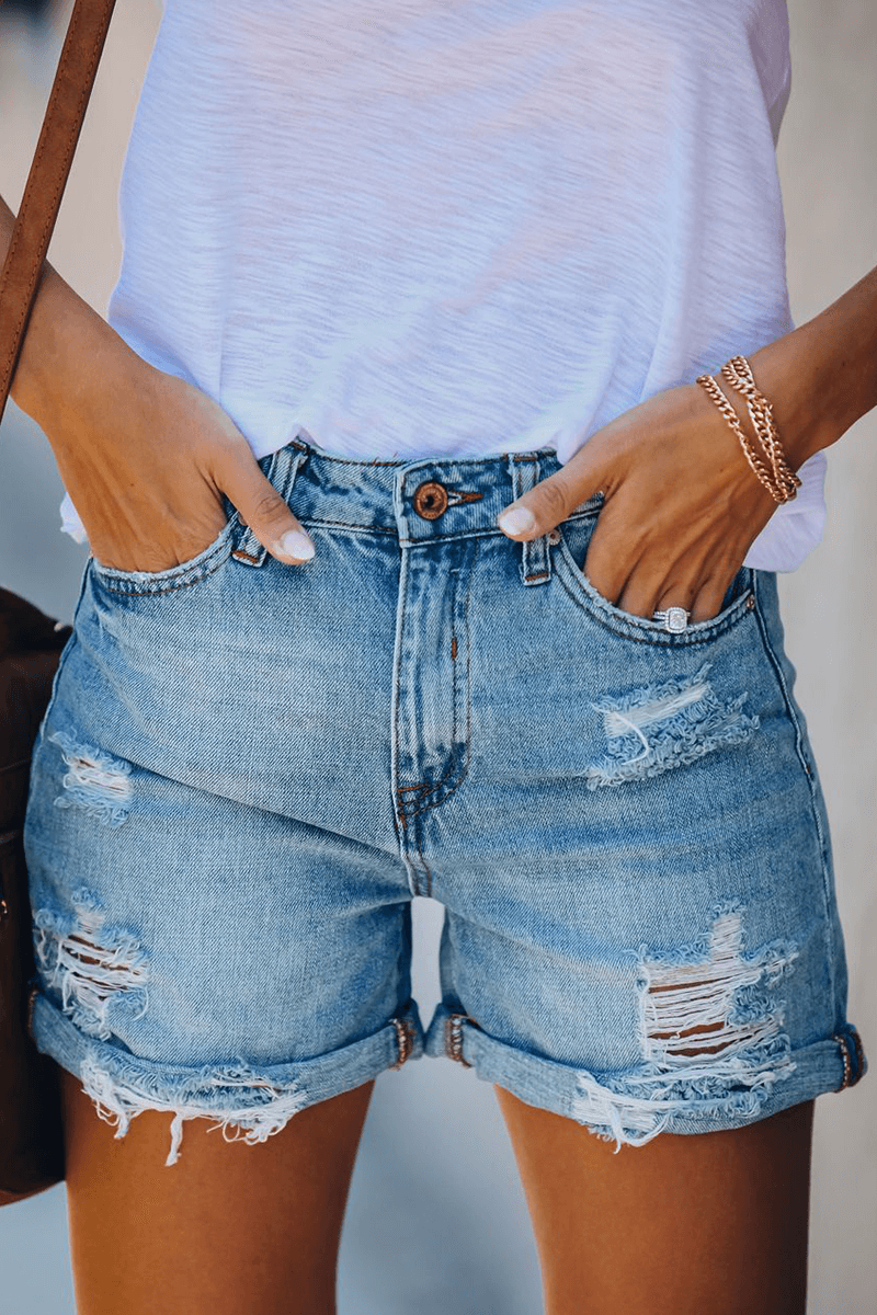 Short Déchiré en Jean Femme – Ligne Épurée