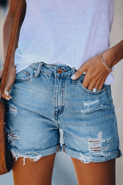 Short Déchiré en Jean Femme – Ligne Épurée