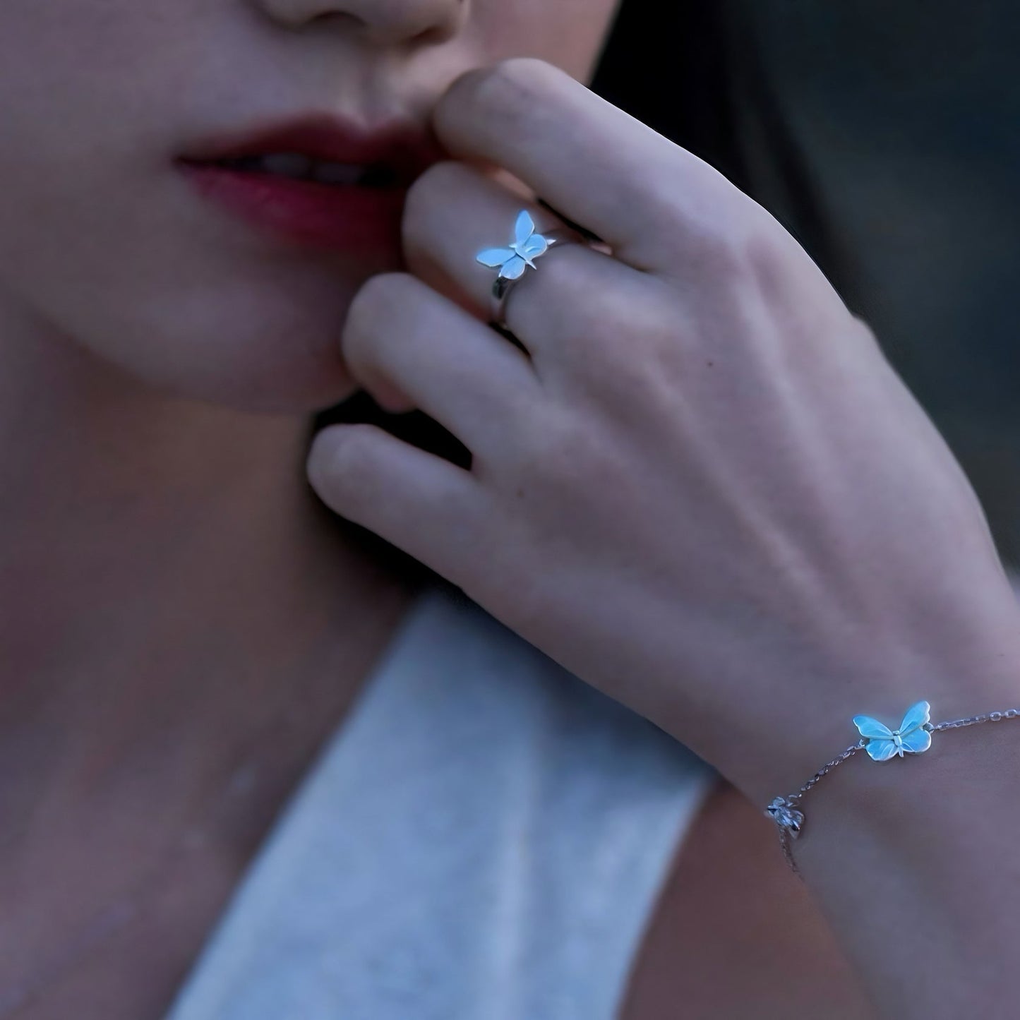 LumiVita - Bijoux à l'Éclat Doux, Sublimant Votre Look du Soir