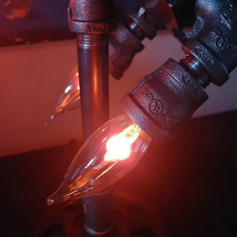 LumiForge - Éclairez Toute Pièce avec une Lumière Chaleureuse et Vacillante