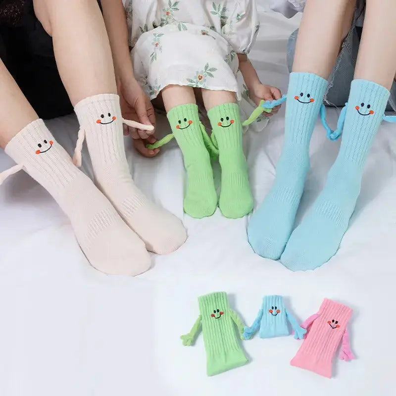 Chaussettes qui se tiennent la main