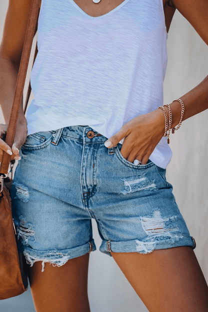 Short Déchiré en Jean Femme – Ligne Épurée