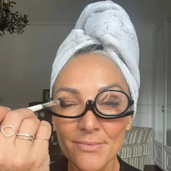 TheOneGlass™ — Un maquillage impeccable avec une clarté à couper au rasoir